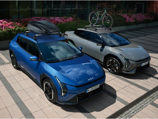 SZ431ADE00BR Krytky spätných zrkadiel KIA EV4, vzhľad brúseného hliníka