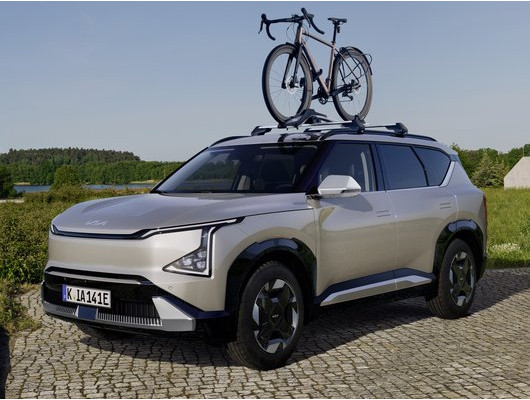 Kryty spätných zrkadiel KIA EV5, vzhľad brúseného hliníka