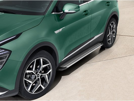 R2370ADE00BL Nástupné schodíky KIA Sportage NQ5 s čiernym akcentom